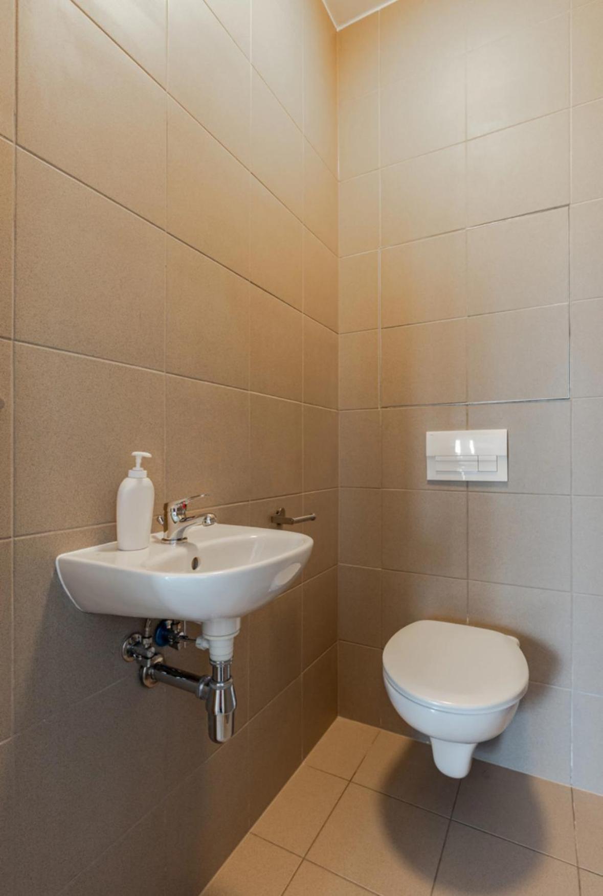 Magnolie Suite Presidential Garden Free Parking บราติสลาวา ภายนอก รูปภาพ
